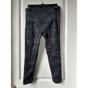 Spanx Look At Me Now Seamless Leggings Womens Crop Camo Size Large